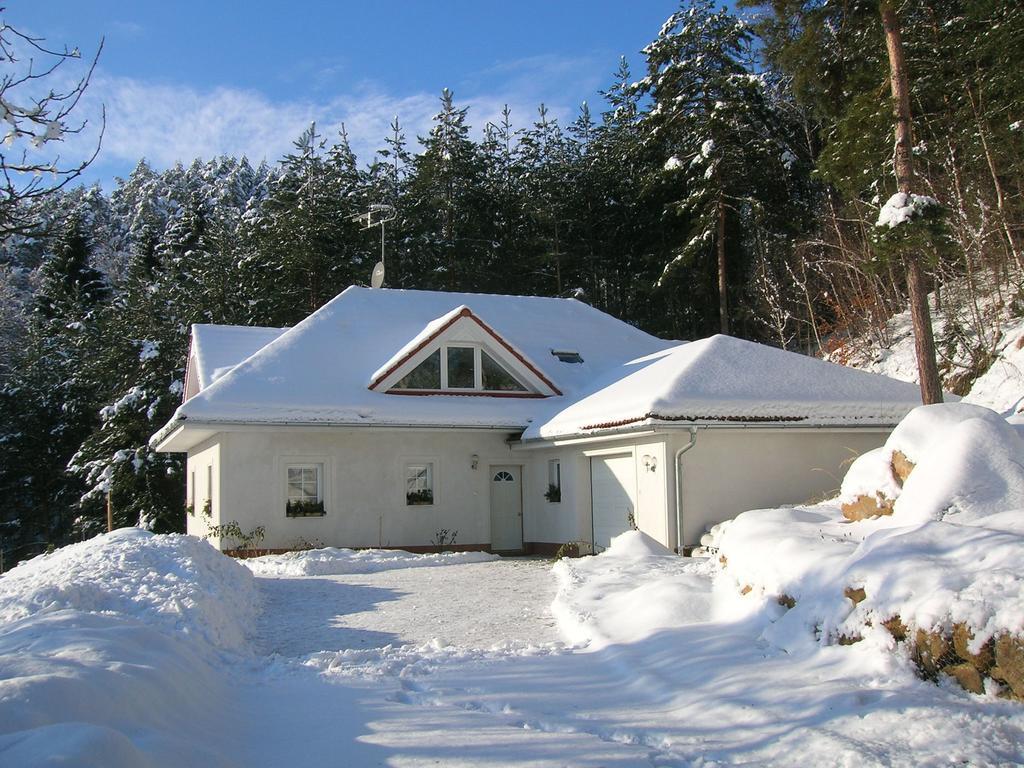 Вилла Comfortable Detached House With Large Garden Klokoci Экстерьер фото