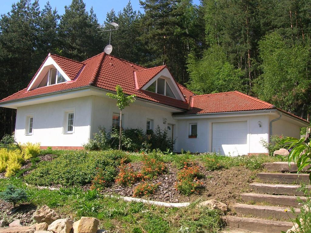 Вилла Comfortable Detached House With Large Garden Klokoci Экстерьер фото