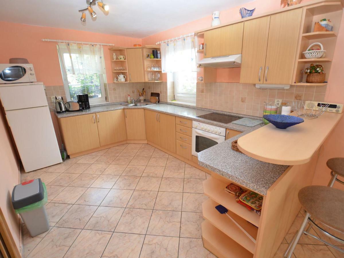 Вилла Comfortable Detached House With Large Garden Klokoci Экстерьер фото