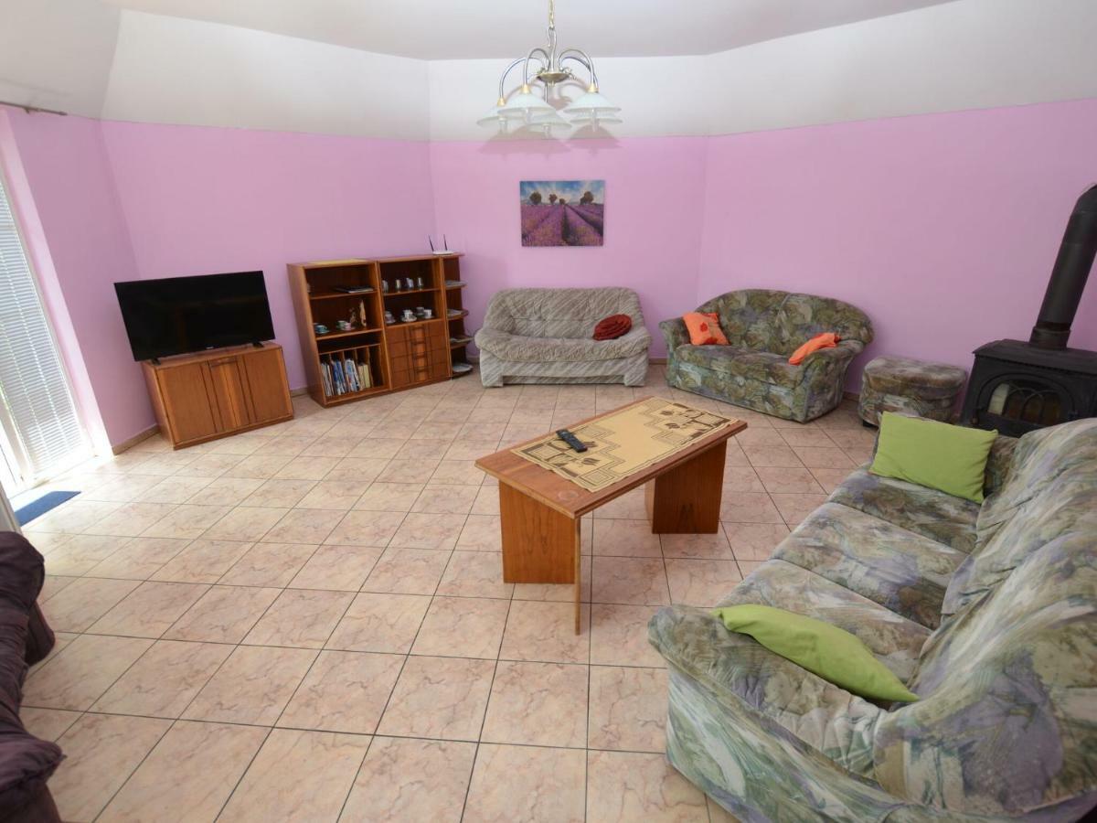Вилла Comfortable Detached House With Large Garden Klokoci Экстерьер фото
