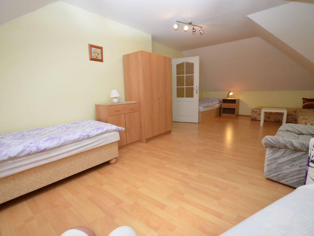Вилла Comfortable Detached House With Large Garden Klokoci Экстерьер фото